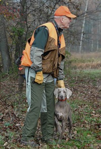 Rosie and her handler wait for their bracemate to approach the senior breakaway.