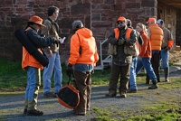 Judges, Marshal, Bird Planters - they've all got things to talk about before the first brace gets under way.